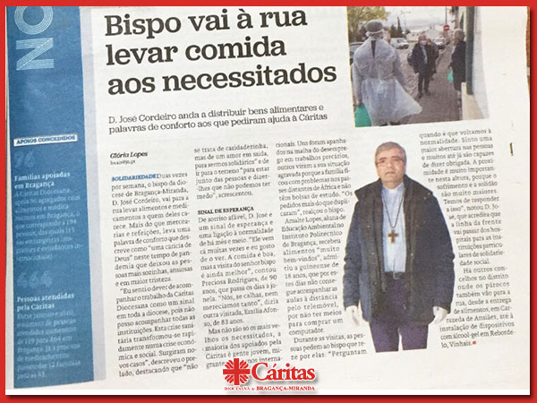 Bispo vai à rua levar comida aos necessitados